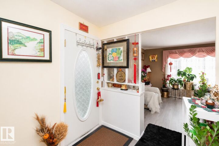 Property Photo: 11539 40 Avenue NW AB T6J 0R7