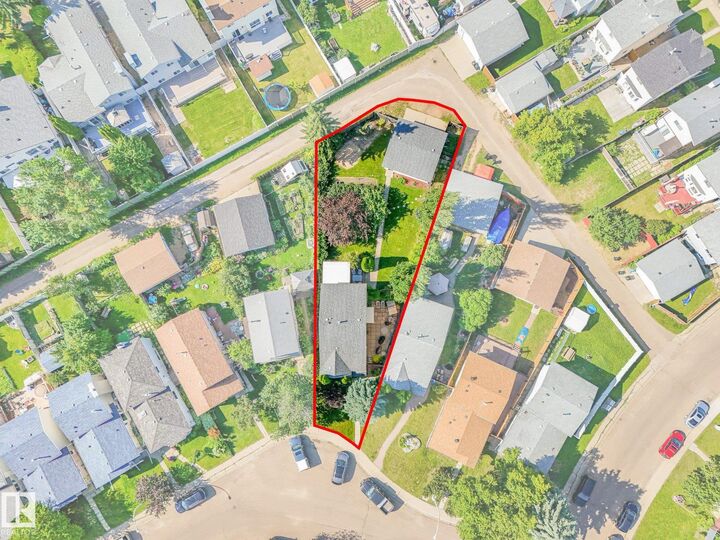 Property Photo: 3527 41 Avenue NW AB T6L 5S5