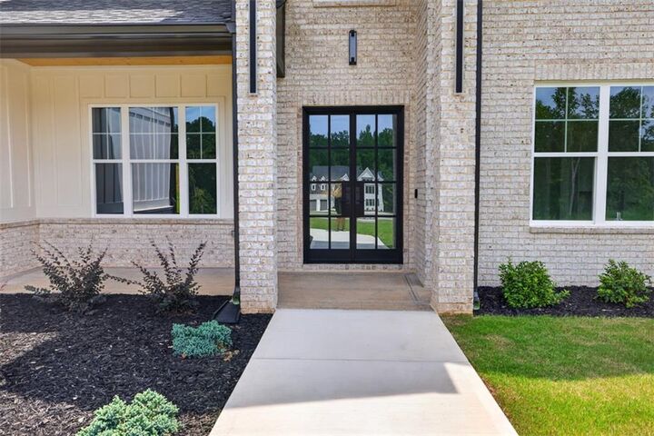 Property Photo: 187 Chariot Court GA 30549