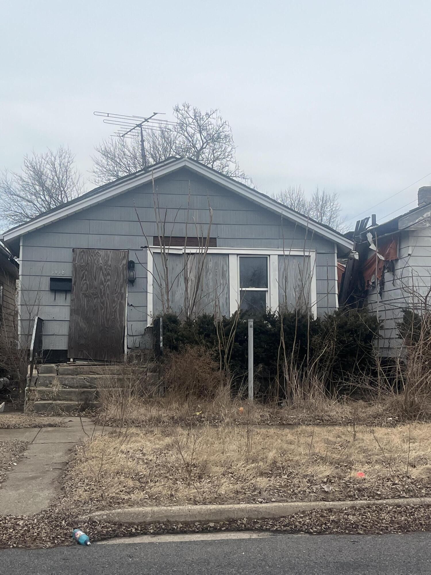 Property Photo:  1418 W 16th Avenue  IN 46407 