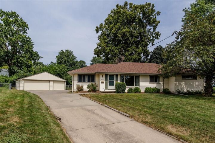Property Photo: 2223 Park Lane IA 50265