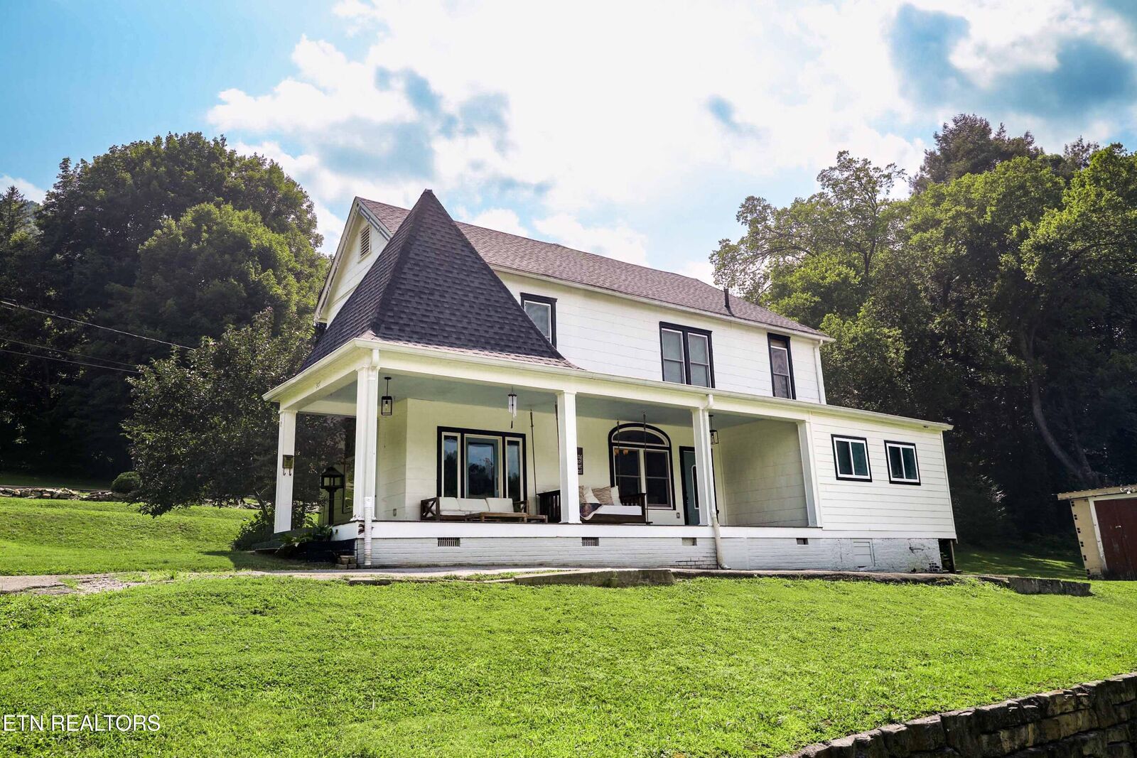 Property Photo:  307 Catalpa St  KY 40977 
