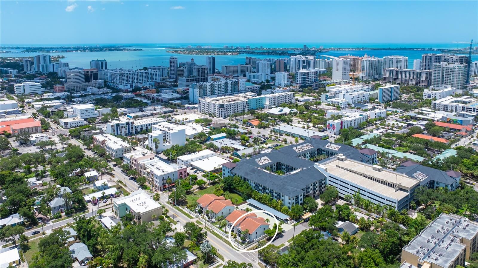 Property Photo: 631 N Orange Avenue 108 FL 34236