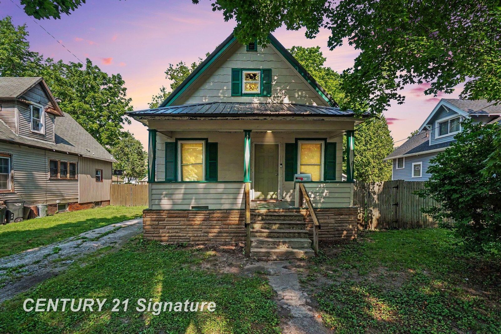 Property Photo: 2414 Benjamin Street MI 48602
