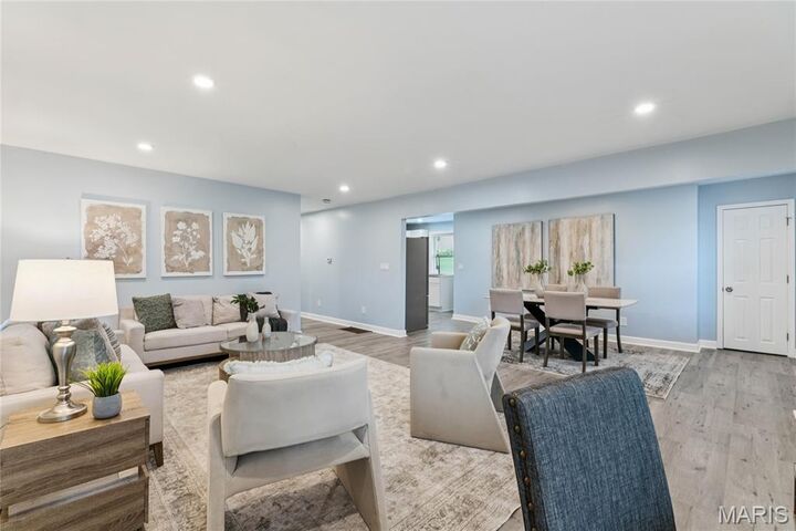 Property Photo:  1501 Stockard Avenue  MO 63117 