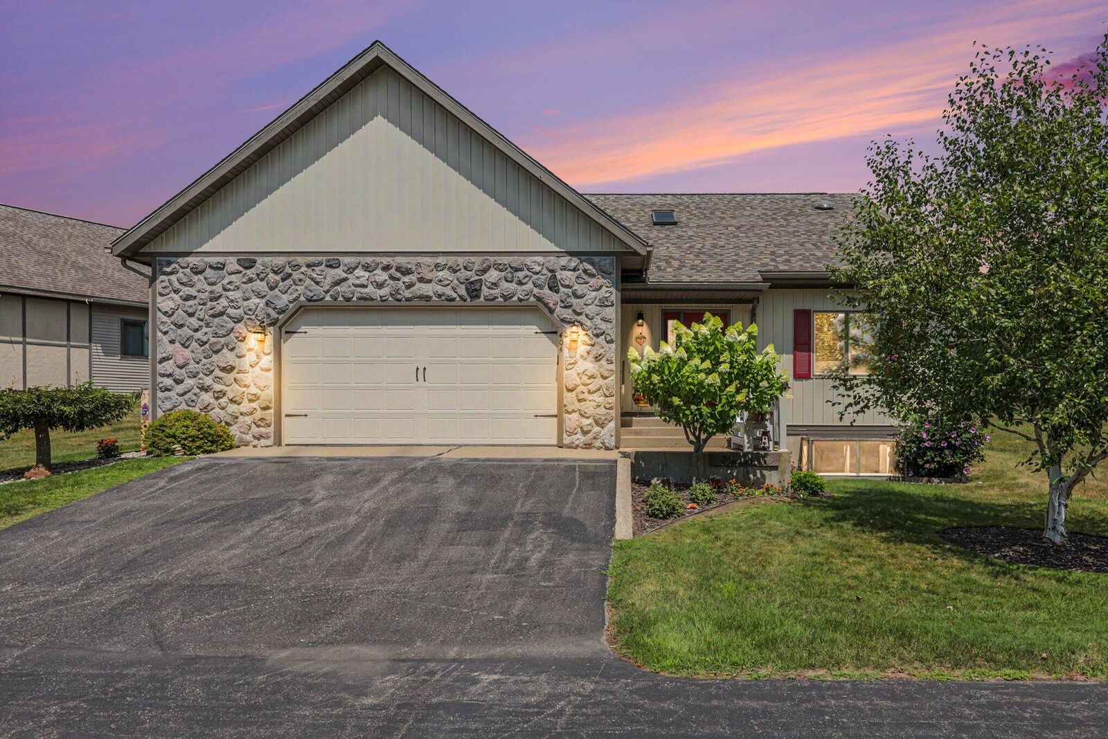 Property Photo:  404 Vienna Lane  MI 49412 