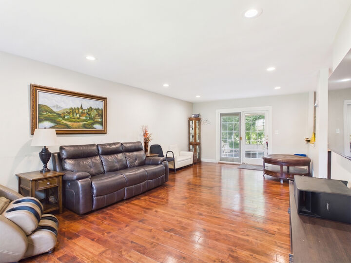 Property Photo: 2541 Cobblewood Drive IL 60062