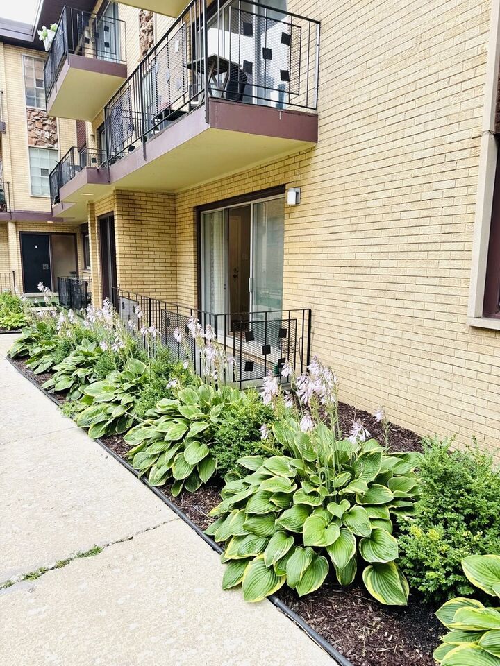 Property Photo: 10425 S Hale Avenue 1A IL 60643
