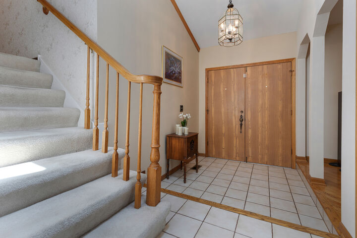 Property Photo: 387 Woodlane Court IL 60191