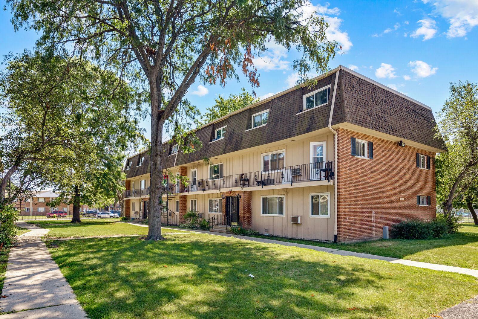 Property Photo: 2308 Algonquin Road 7 IL 60008