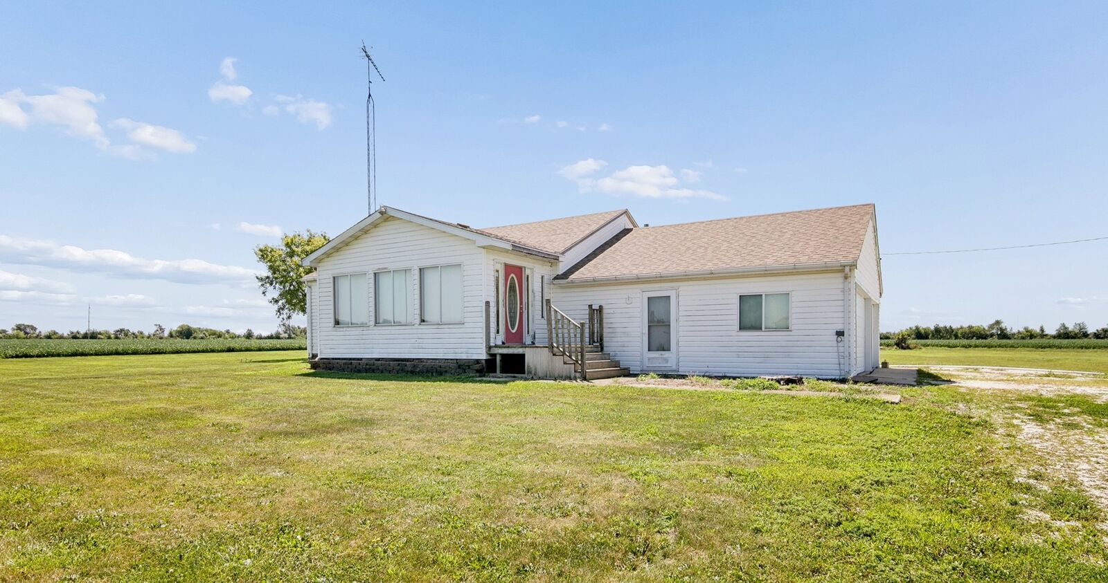 Property Photo:  1067 E 3100 North Road  IL 60927 