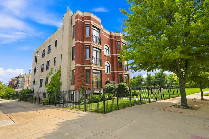 Property Photo: 4135 S Vincennes Avenue 3N IL 60653