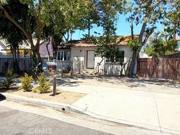 Property Photo: 15741 Wyandotte Street CA 91406