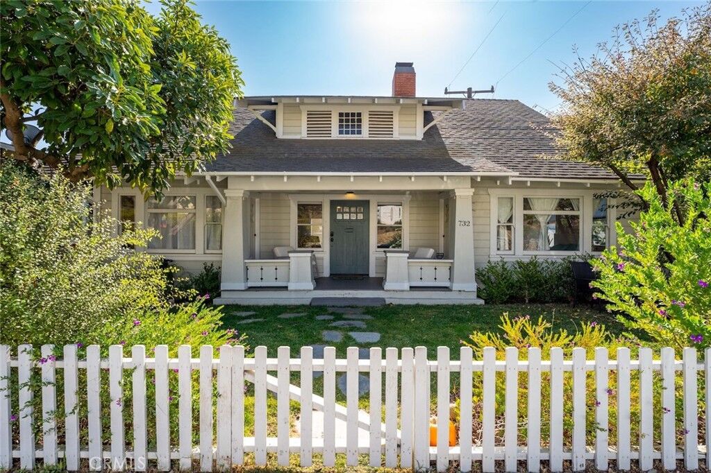 Property Photo:  732 Poli Street  CA 93001 
