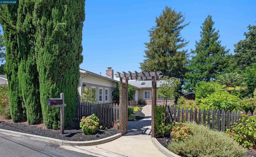 Property Photo:  42 Mayo Ln  CA 94597 