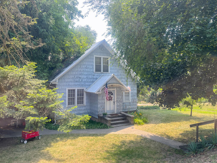 Property Photo:  638 E 6th Ave  WA 99114 