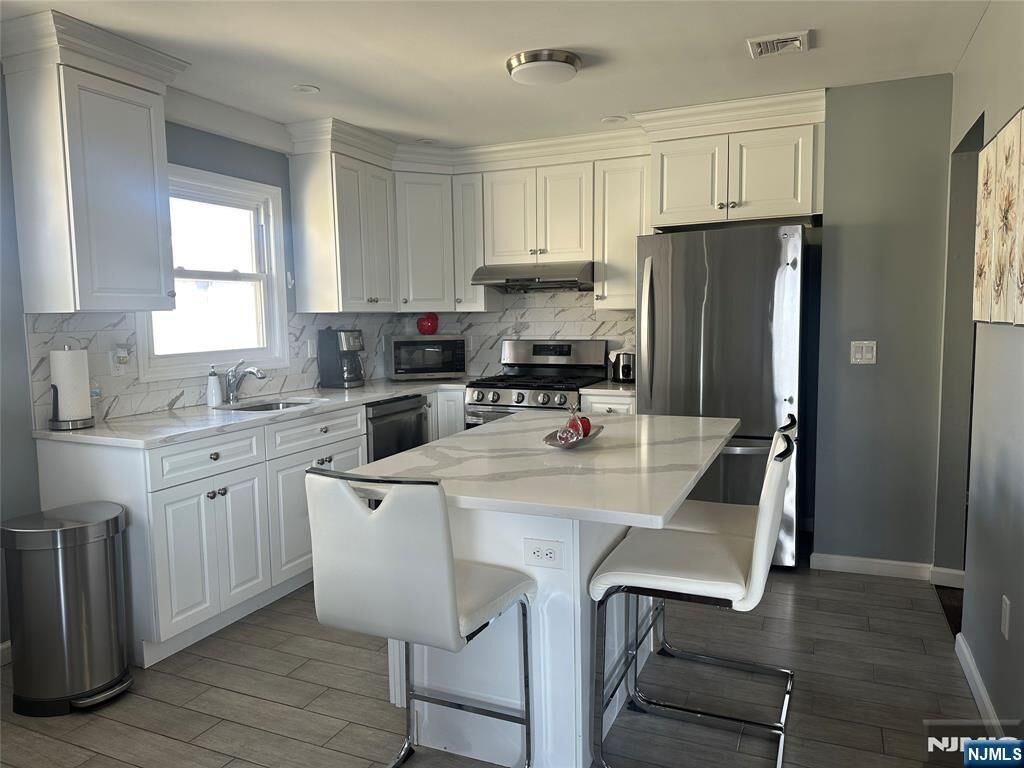 Property Photo:  9006 Palisade Plaza 2nd + Ground  NJ 07047 