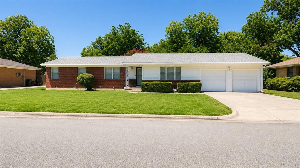 Property Photo: 3613 Chaffin Drive TX 76118