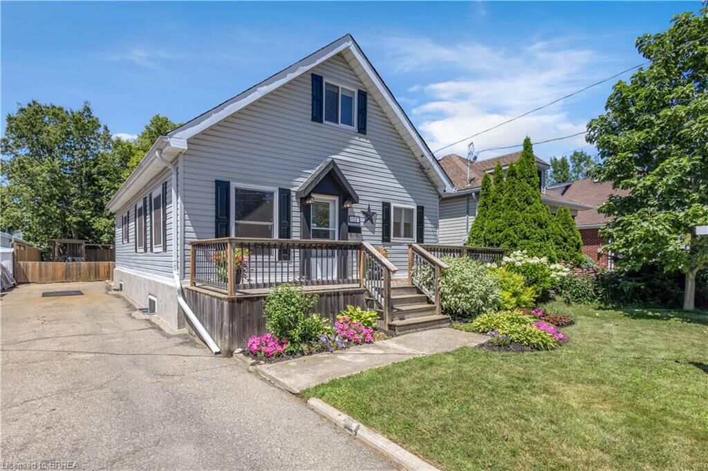 Property Photo: 158 Grand Street ON N3R 4B9