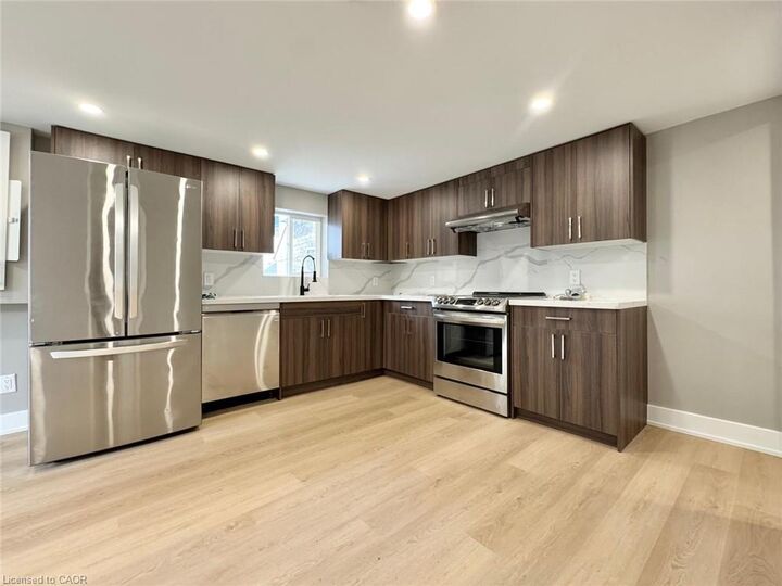 Property Photo:  53 Martin Road 4  ON L8K 3N4 