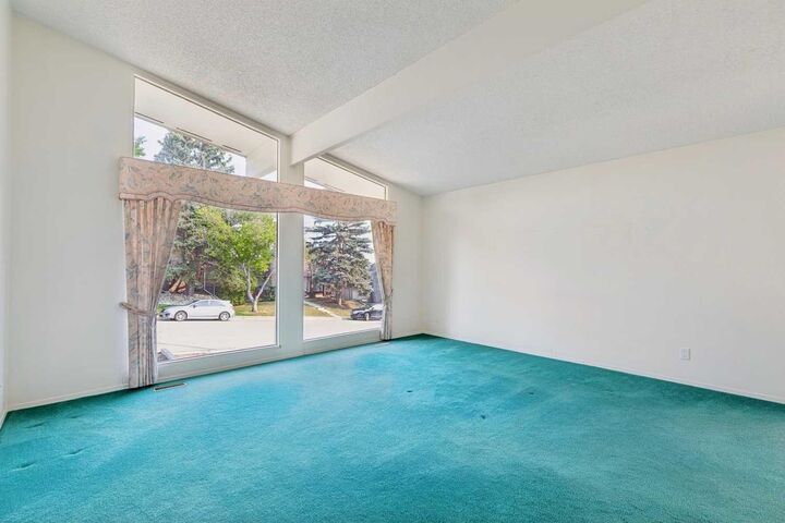 Property Photo:  567 Parkridge Drive SE  AB T2J 5C5 