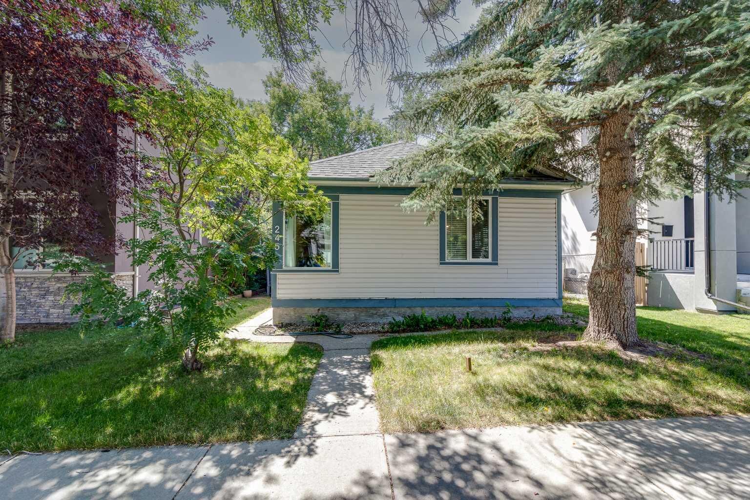 Property Photo:  245 21 Avenue NW  AB T2M 1J4 