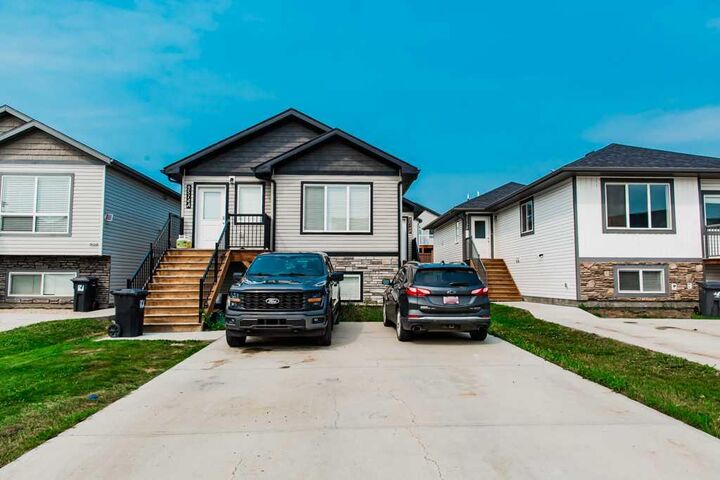 Property Photo: 9514 112 AB T8X 5C8