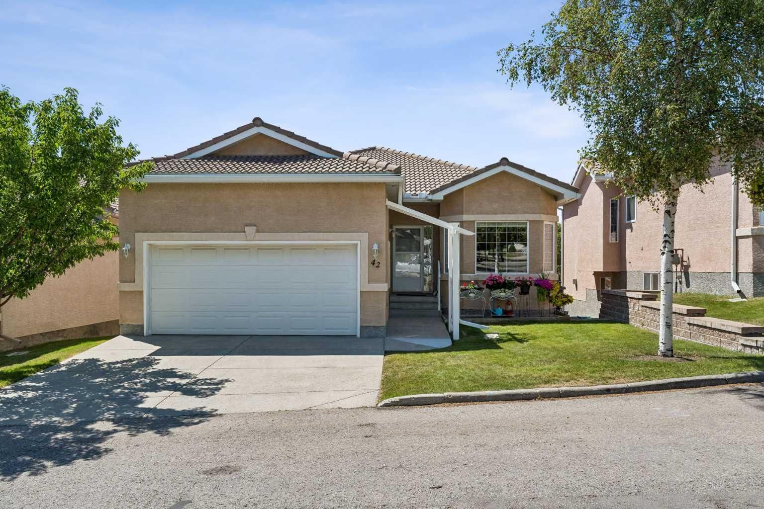 Property Photo: 42 Scimitar Circle NW AB T3L 2C8