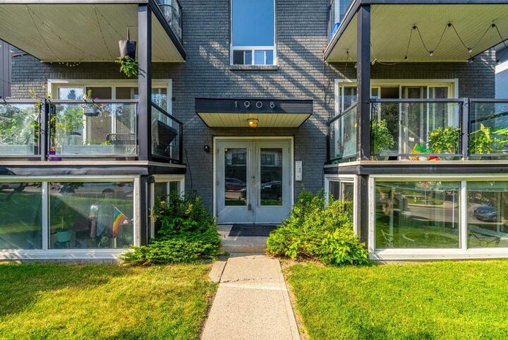 Property Photo: 1908 28 Avenue SW 301 AB T2T 1K1
