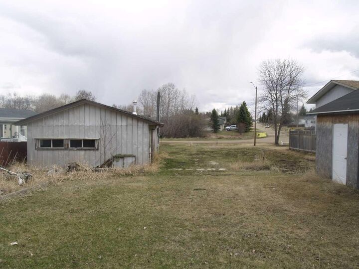 Property Photo: 4912 47 Street AB T0C 0Y0
