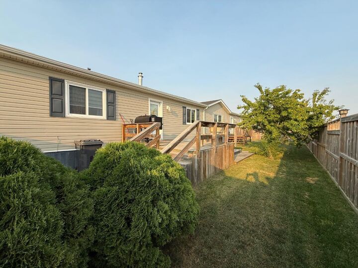Property Photo:  349 Railway Avenue 48  AB T0J 0Z0 