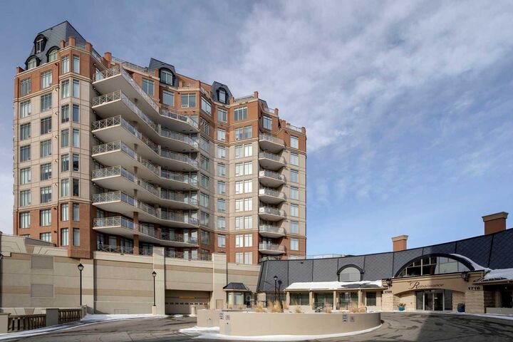 Property Photo: 1726 14 Avenue NW 705 AB T2N 4Y8