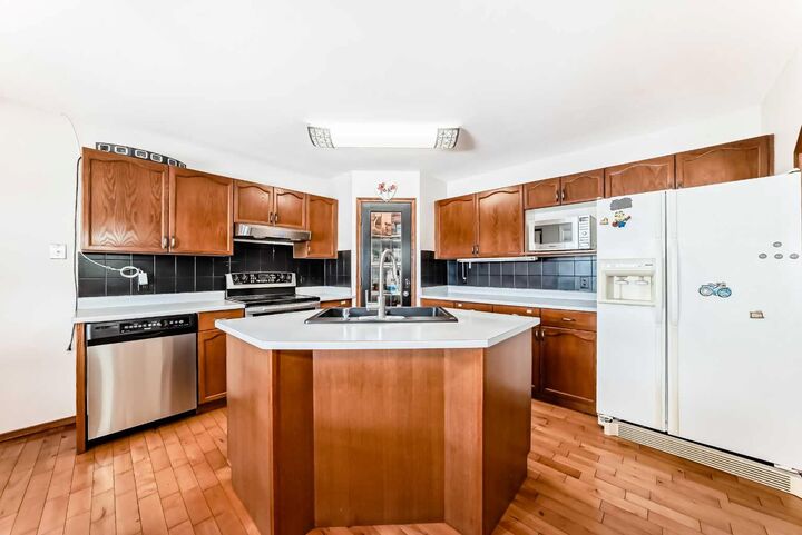Property Photo: 49 Applewood Court SE AB T2A 7P7