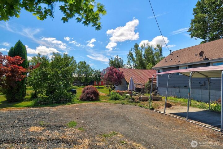 Property Photo: 320 Pioneer Highway E WA 98223