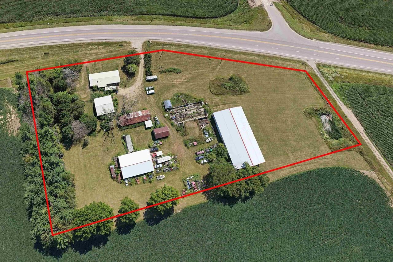Property Photo:  N8930 State Road 26  WI 54932 