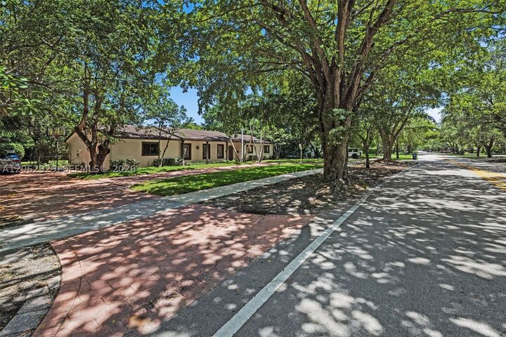 Property Photo: 15221 SW 82nd Ave FL 33157
