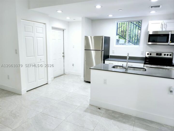 Property Photo: 580 NW 34th St 1 FL 33127
