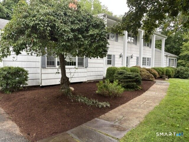 Property Photo: 5 Grand Place CT 06470