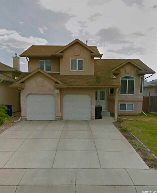 Property Photo: 238 Blackburn Crescent SK S7V 1E9