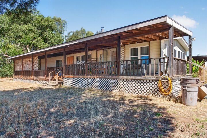 Property Photo:  24574 Avenue 200  CA 93267 