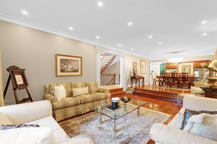 Property Photo: 1760 Featherston Court ON L5L 3E3