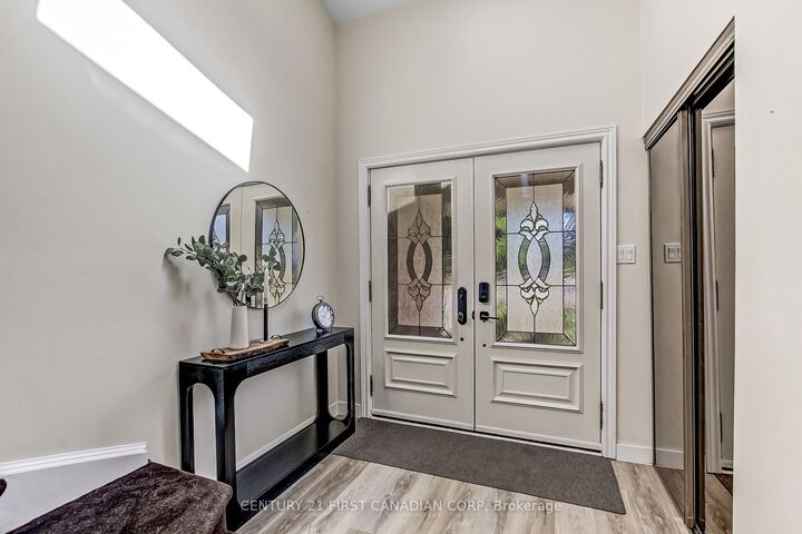 Property Photo:  665 Upper Queen Street  ON N6C 5C3 