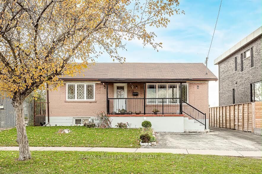 Property Photo: 7208 Hermitage Road ON L4T 2S4