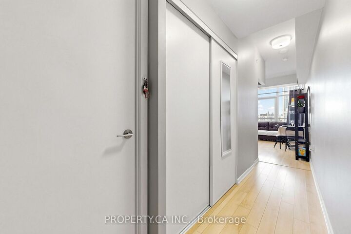 Property Photo:  36 Lisgar Street 819W  ON M6J 0C7 