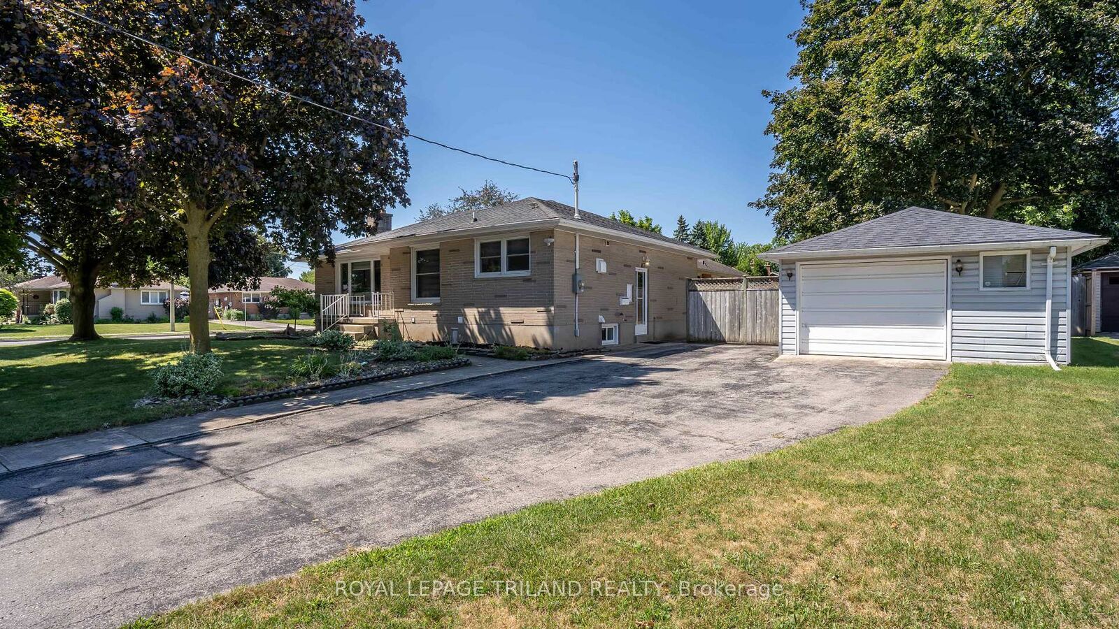 Property Photo: 171 Dawn Drive ON N5W 4W9