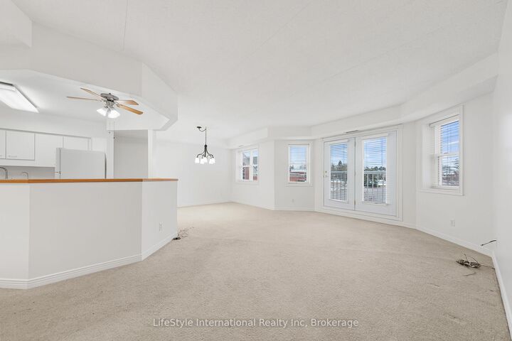 Property Photo: 208 Silvercreek Parkway N 205 ON N1H 8H2