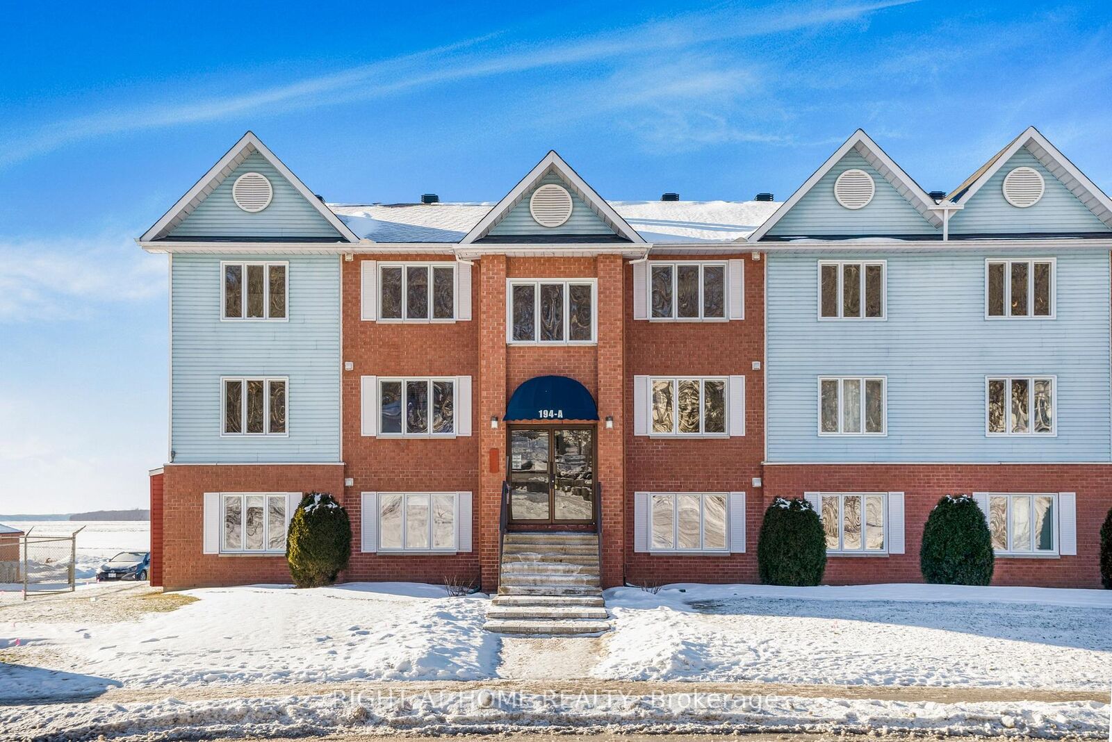 Property Photo: 194-A Edwards Street 6 ON K4K 1H8