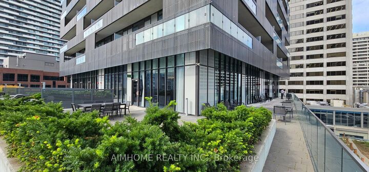 Property Photo: 8 Eglinton Avenue E 1711 ON M4P 0C1