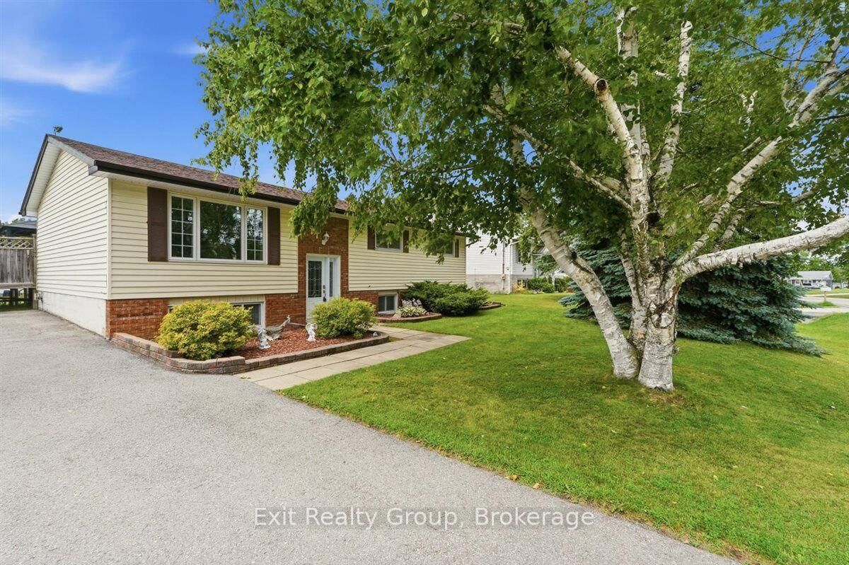 Property Photo: 197 Chatterton Valley Crescent ON K0K 2B0