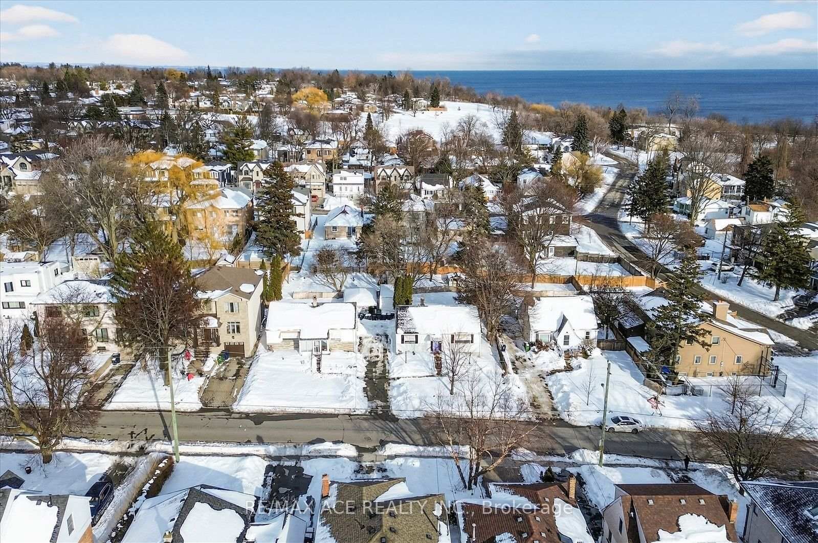 Property Photo:  81 Brooklawn Avenue  ON M1M 2P7 